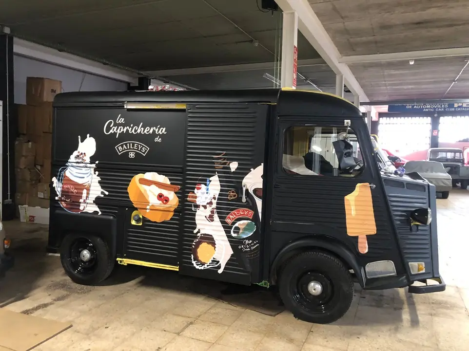 "Food Trucks Citroen H publicitarios para La Capricheria de SerbeCar para campañas de publicidad móvil"