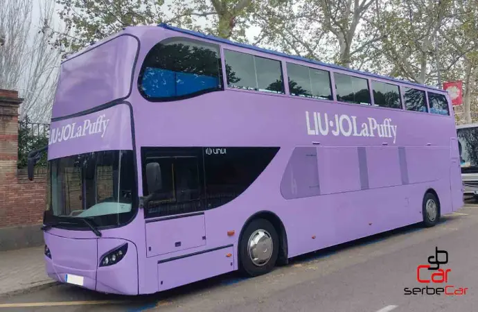 Autobús publicitario descapotable | SerbeCar Autobús descapotable rotulado de Liu-Jo firma de moda 2024 | SerbeCar