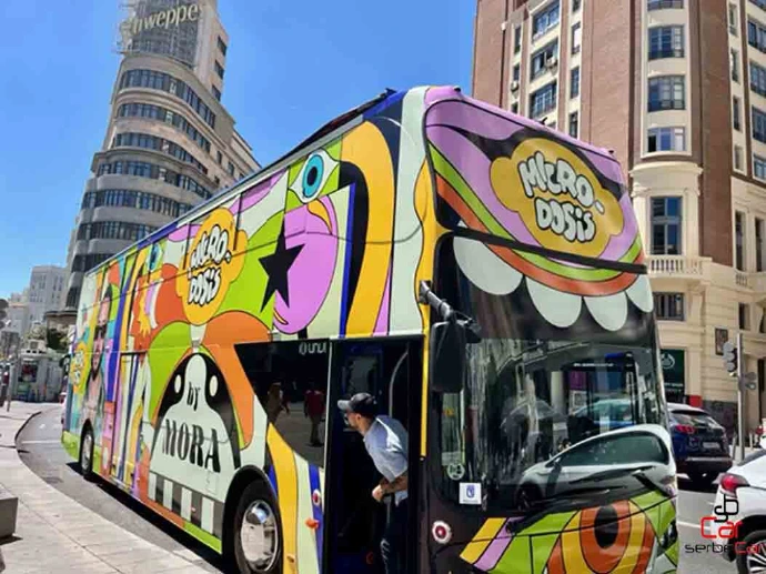 Autobús descapotable integral para la gira de Mora| SerbeCar
