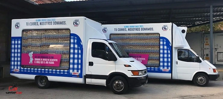 Camiones acristalados con personalización interior para BIMBO vehículos publicitarios | SerbeCar