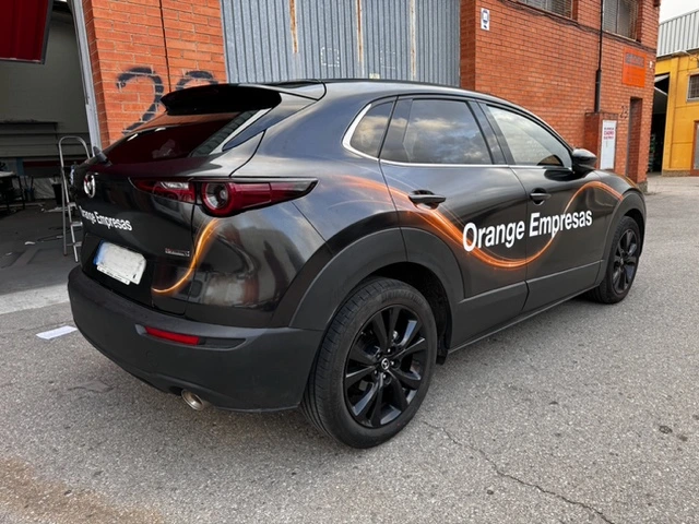 Mazda 5  rotulado integral, campaña branding ORANGE EMPRESAS | SerbeCar