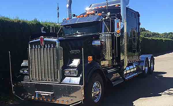 Camiones - Flota de SerbeCar "Camiones publicitarios flota de SerbeCar para campaña de marketing móvil en España"