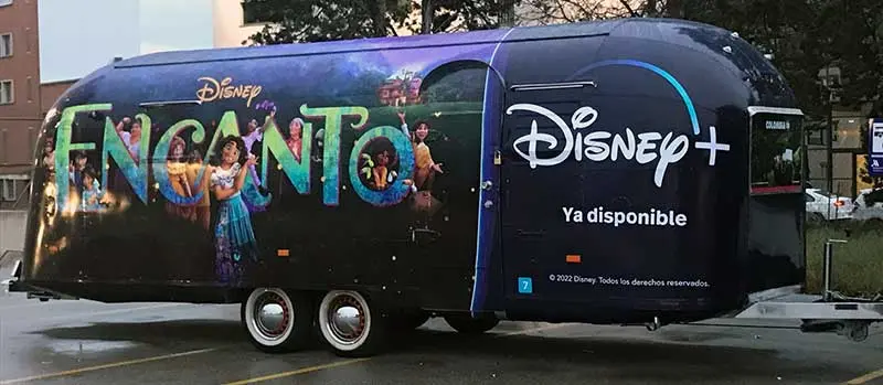 Unidad Móvil CARAVANA AIRSTREAM rotulada de Disney en Madrid 2024| SerbeCar