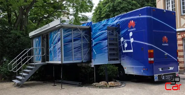 Camiones publicitarios - SerbeCar Camión EXPOSITOR trailer publicitarios de Huawei rotulados con diseño corporativo - SerbeCar