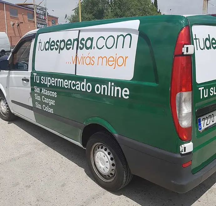 Furgonetas Publicitarias Furgonetas publicitarias rotuladas con diseño corporativo - SerbeCar