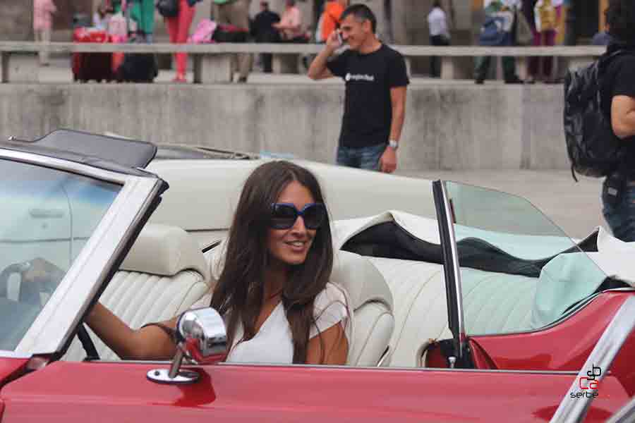 Coches clásicos | SerbeCar Coches clásicos publicitarios para activación de marca de SerbeCar para campañas de publicidad móvil